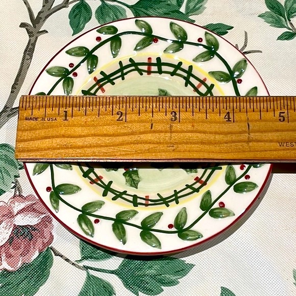 Yankee Candle Small Candle Topper and Plate, Holly Leaves & Berries Design - Picture 7 of 8